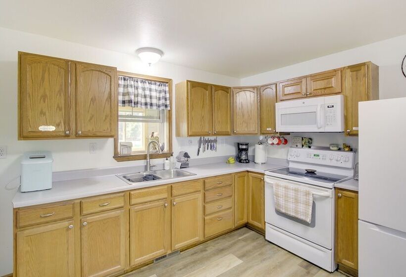 Pet Friendly Montello Home W/ Fire Pit!