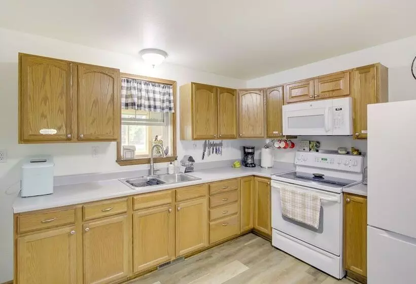 Pet Friendly Montello Home W/ Fire Pit!