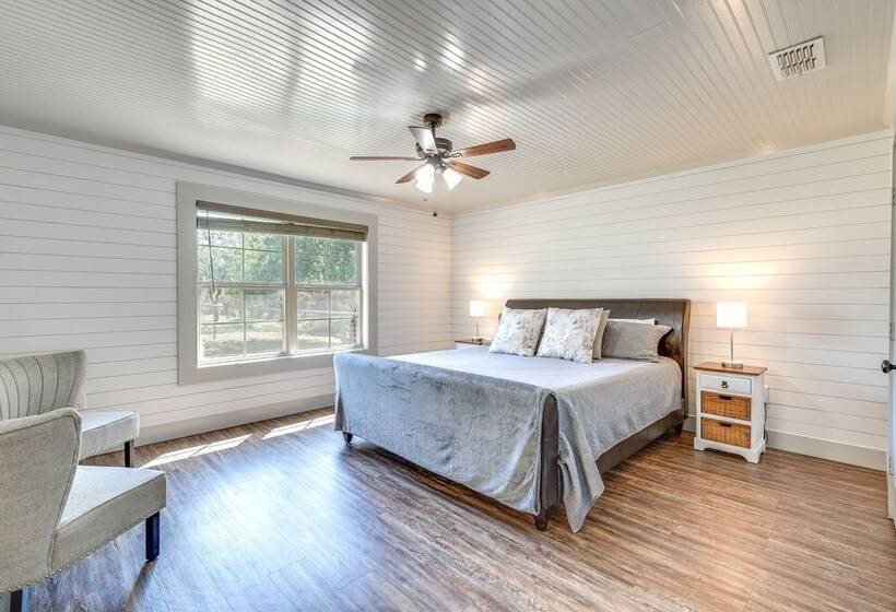 Pet Friendly Texas Home W/ Furnished Patio & Grill