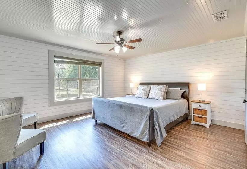 Pet Friendly Texas Home W/ Furnished Patio & Grill