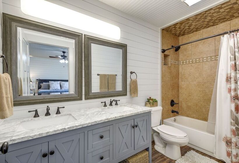 Pet Friendly Texas Home W/ Furnished Patio & Grill