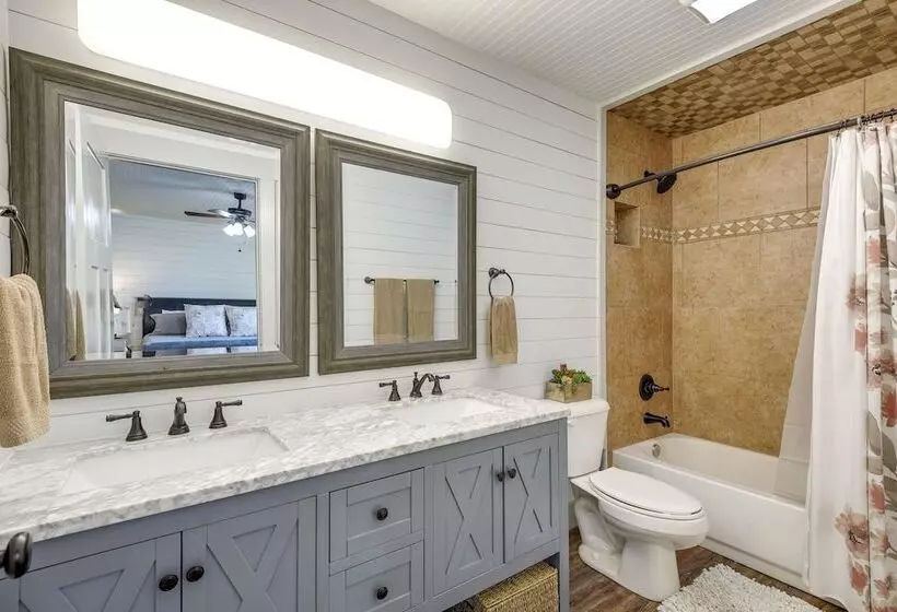 Pet Friendly Texas Home W/ Furnished Patio & Grill