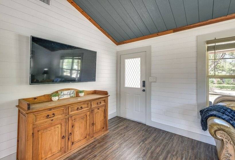 Pet Friendly Texas Home W/ Furnished Patio & Grill