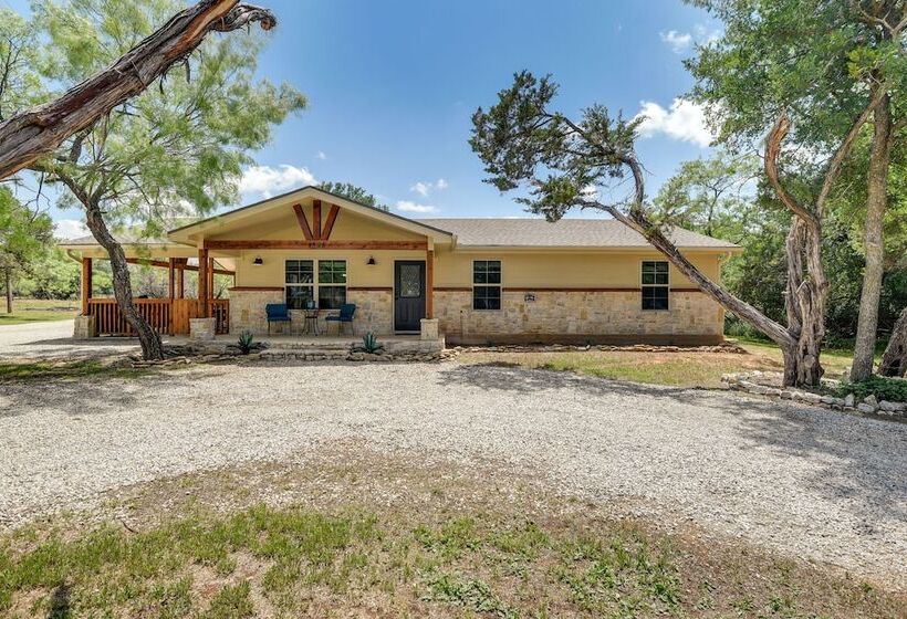 Pet Friendly Texas Home W/ Furnished Patio & Grill
