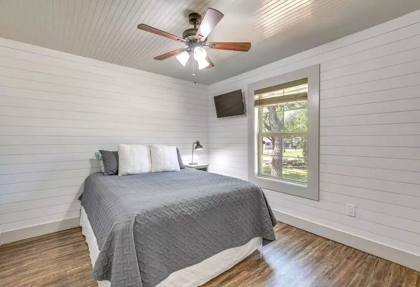 Pet Friendly Texas Home W/ Furnished Patio & Grill