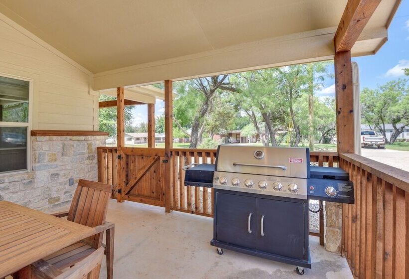 Pet Friendly Texas Home W/ Furnished Patio & Grill