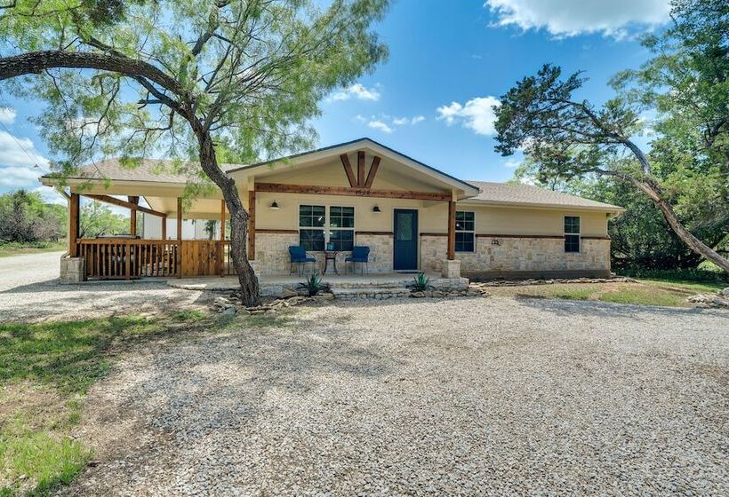 Pet Friendly Texas Home W/ Furnished Patio & Grill