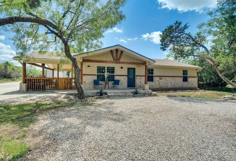 Pet Friendly Texas Home W/ Furnished Patio & Grill