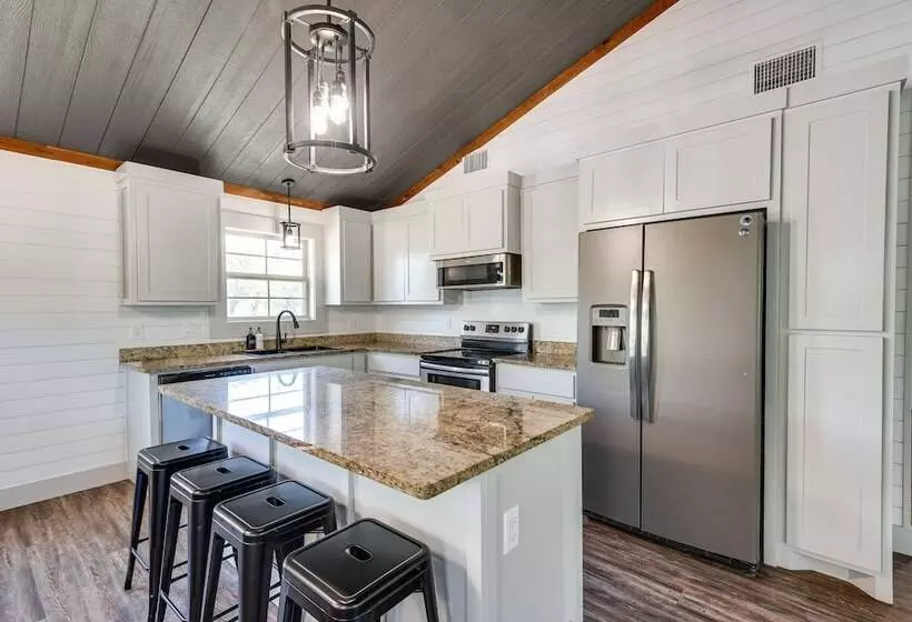 Pet Friendly Texas Home W/ Furnished Patio & Grill