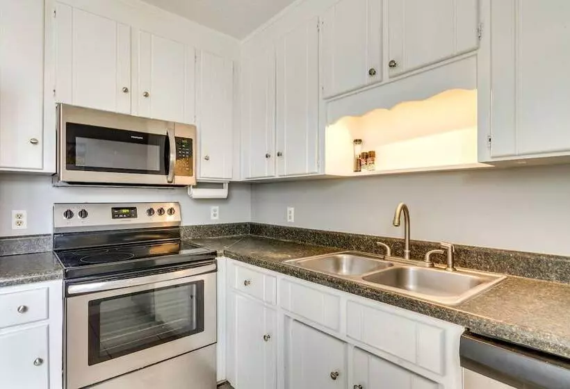 Prime Pensacola Home   Blocks To Boat Ramp!