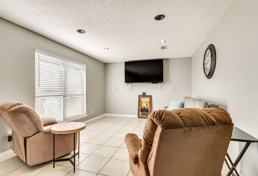 Prime Pensacola Home   Blocks To Boat Ramp!