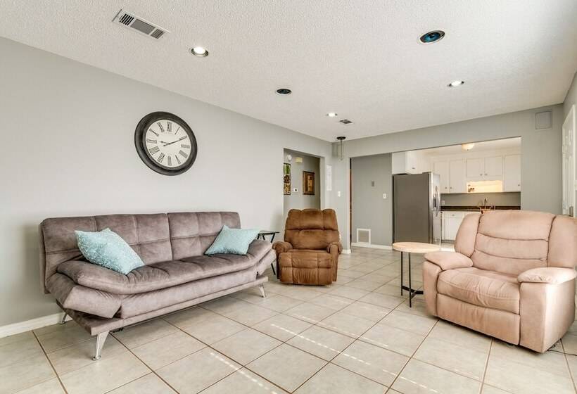 Prime Pensacola Home   Blocks To Boat Ramp!