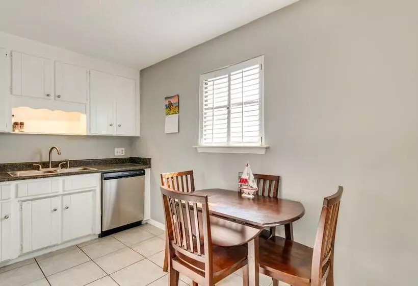 Prime Pensacola Home   Blocks To Boat Ramp!