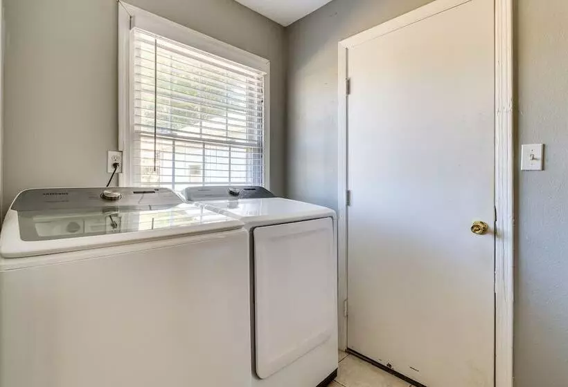 Prime Pensacola Home   Blocks To Boat Ramp!
