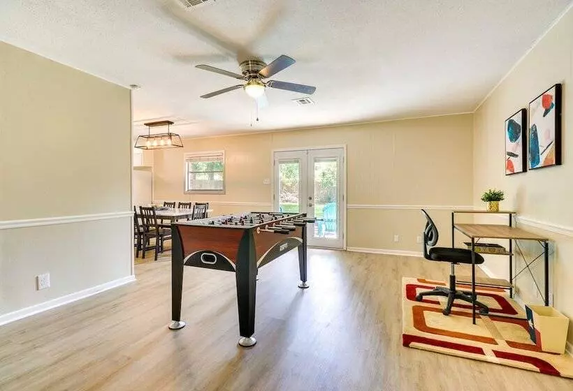 Fire Pit & Foosball Table: Private Temple Home!