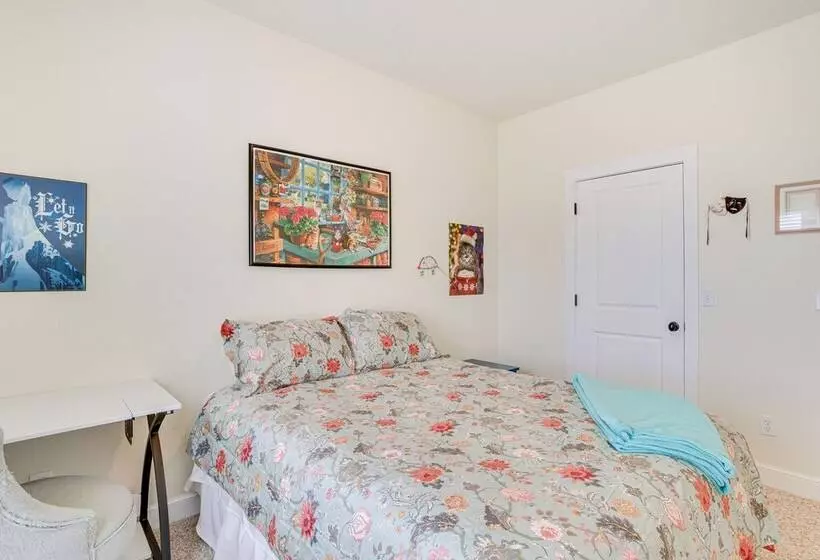 Quaint Noble Home: 6 Mi To University Of Oklahoma!