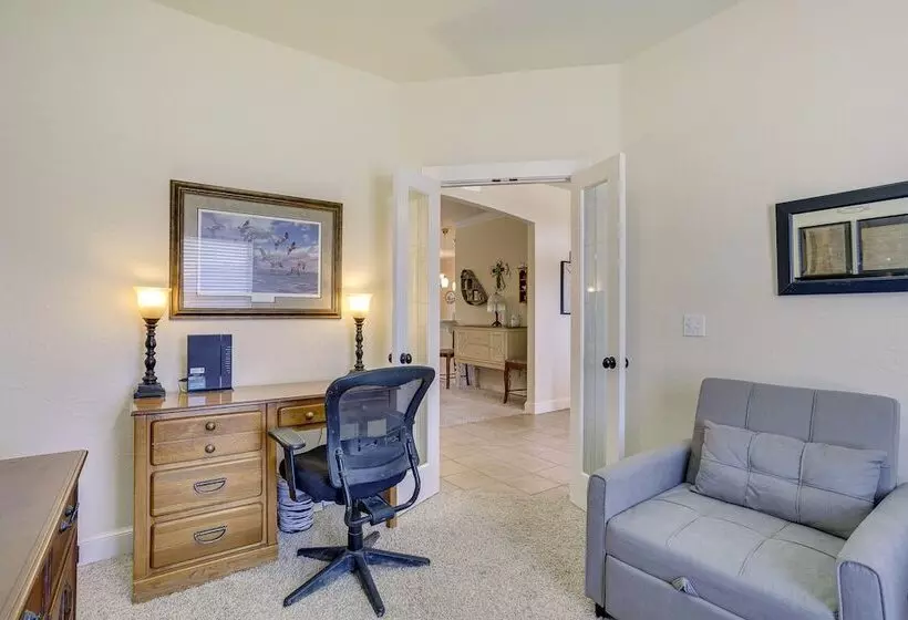 Quaint Noble Home: 6 Mi To University Of Oklahoma!