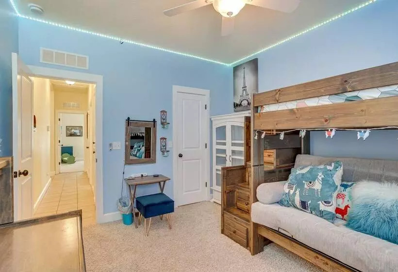 Quaint Noble Home: 6 Mi To University Of Oklahoma!