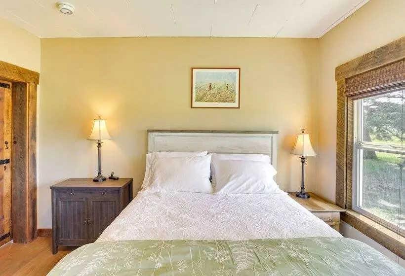 Remodeled Kalispell Farmhouse W/ Mountain Views