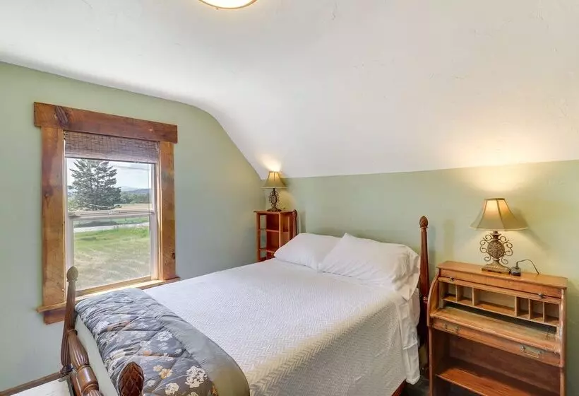 Remodeled Kalispell Farmhouse W/ Mountain Views