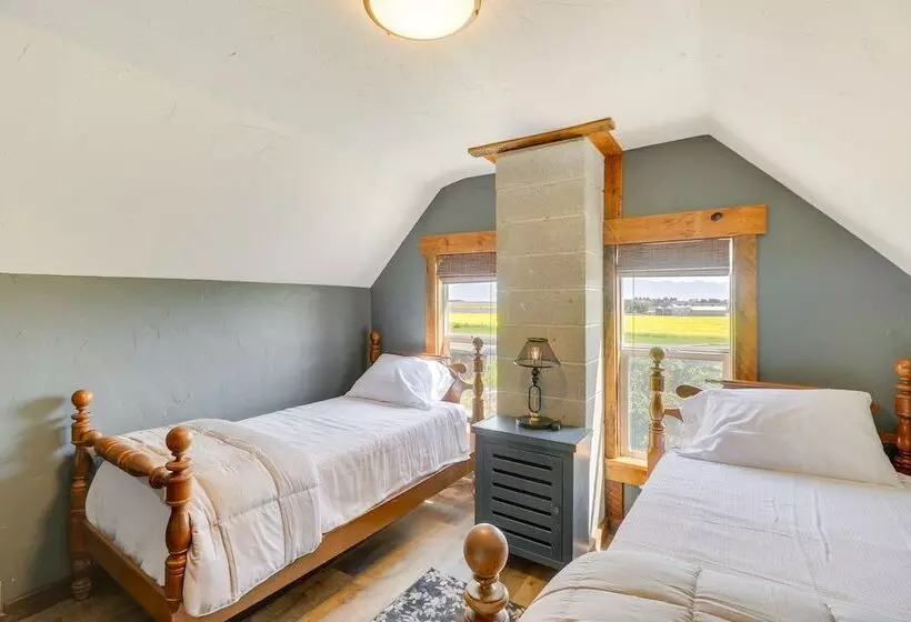 Remodeled Kalispell Farmhouse W/ Mountain Views