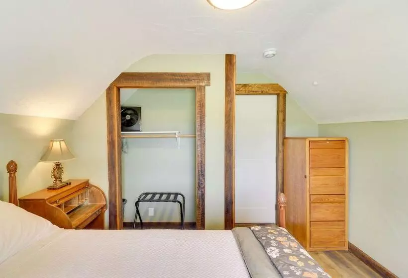 Remodeled Kalispell Farmhouse W/ Mountain Views