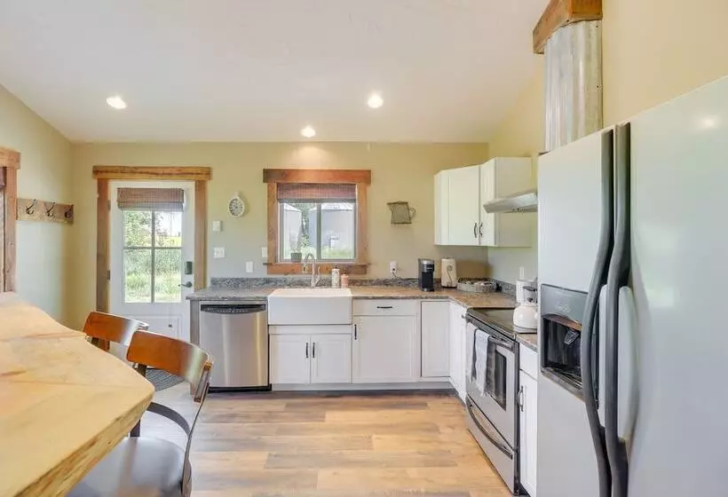 Remodeled Kalispell Farmhouse W/ Mountain Views