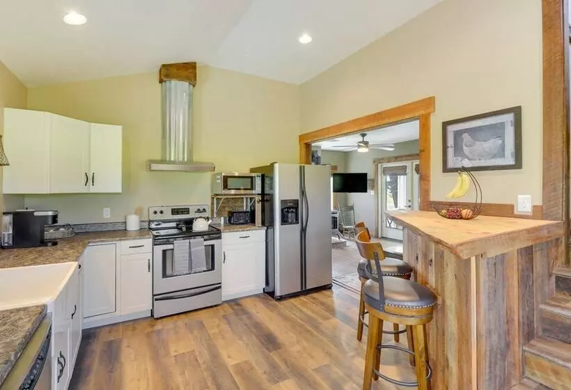 Remodeled Kalispell Farmhouse W/ Mountain Views