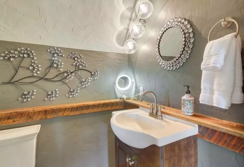 Remodeled Kalispell Farmhouse W/ Mountain Views