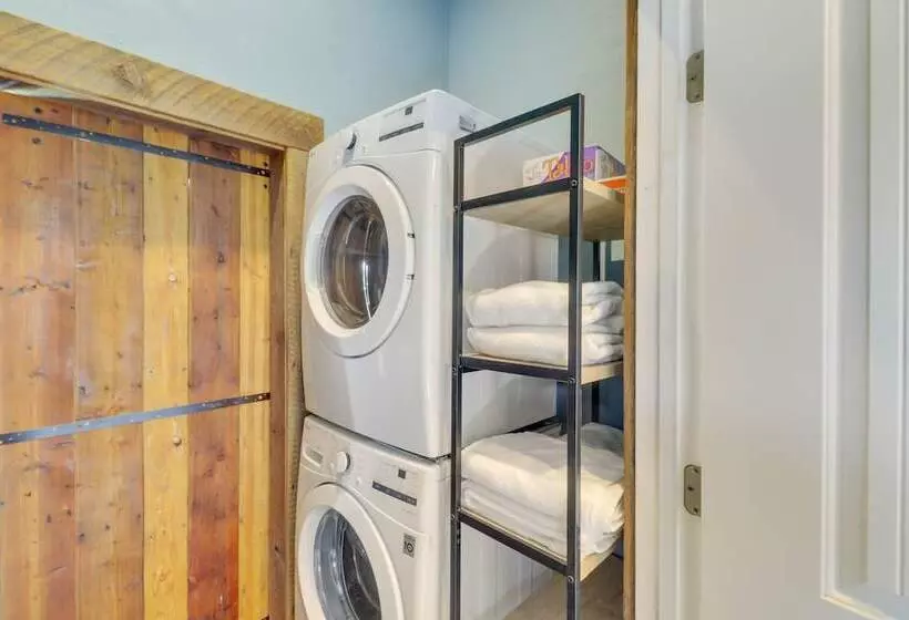 Remodeled Kalispell Farmhouse W/ Mountain Views