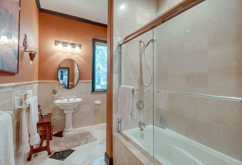 Riverfront Livingston House In Paradise Valley!