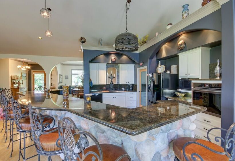 Riverfront Livingston House In Paradise Valley!