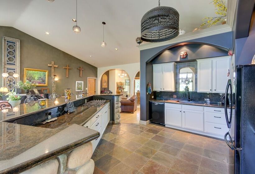 Riverfront Livingston House In Paradise Valley!