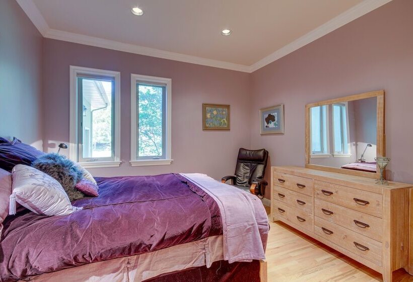 Riverfront Livingston House In Paradise Valley!