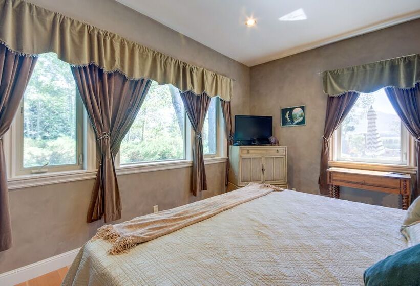 Riverfront Livingston House In Paradise Valley!