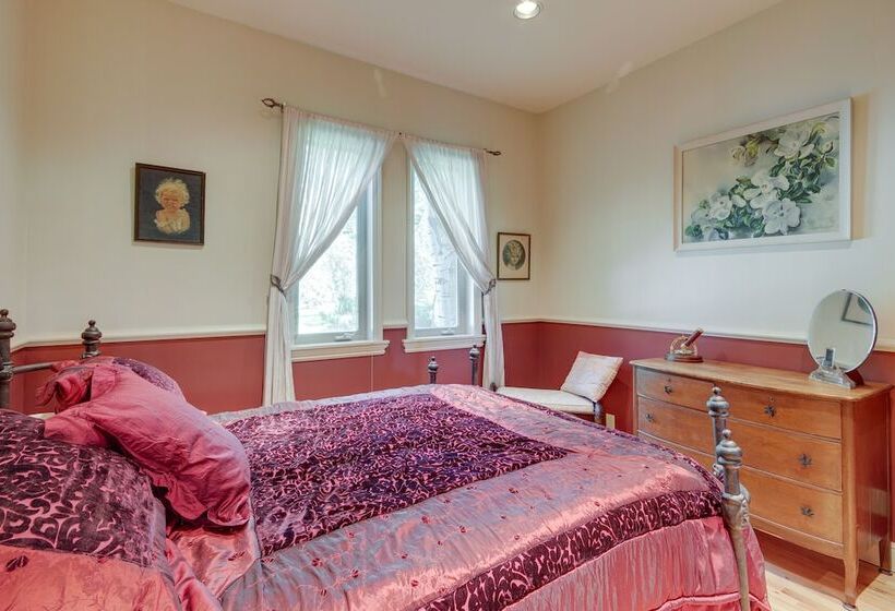 Riverfront Livingston House In Paradise Valley!