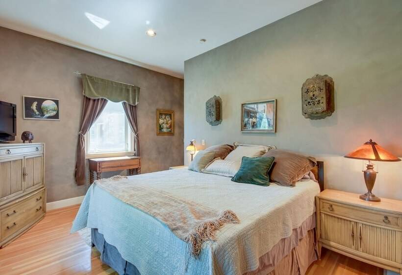 Riverfront Livingston House In Paradise Valley!