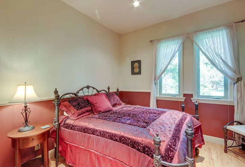 Riverfront Livingston House In Paradise Valley!