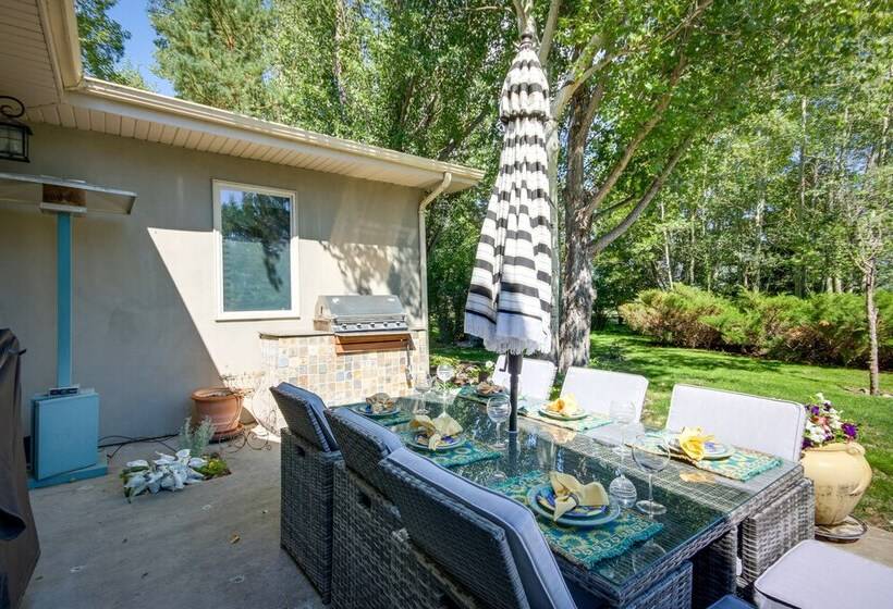 Riverfront Livingston House In Paradise Valley!