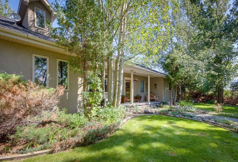 Riverfront Livingston House In Paradise Valley!