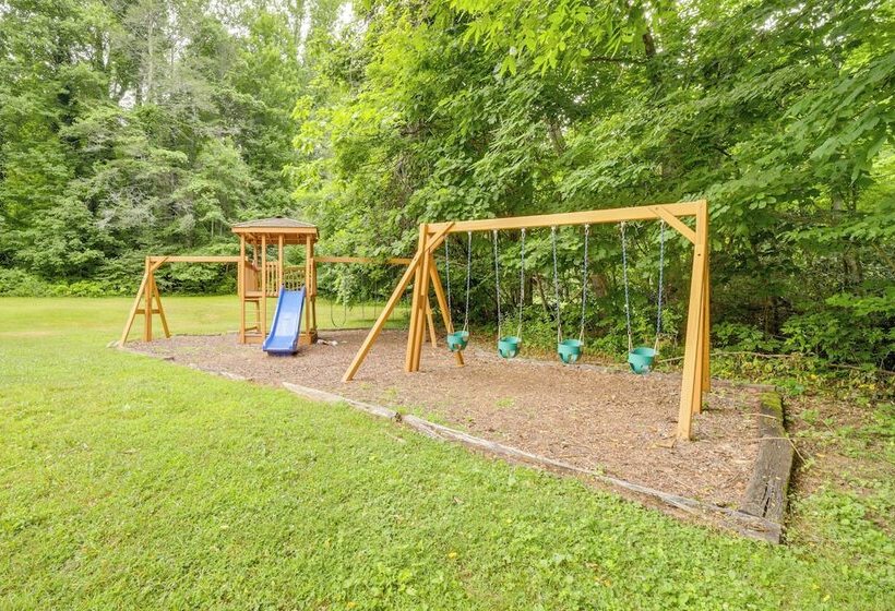 Pet Friendly Creekside Cabin W/ Pool Access!