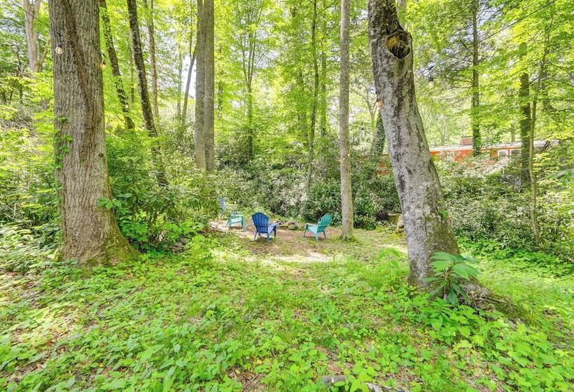 Pet Friendly Creekside Cabin W/ Pool Access!