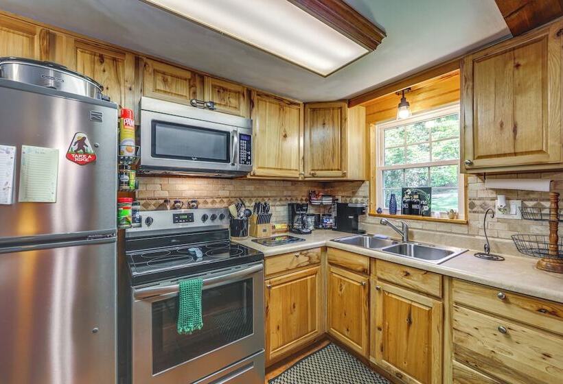 Pet Friendly Creekside Cabin W/ Pool Access!