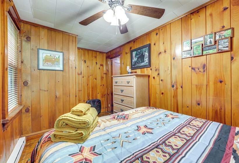 Pet Friendly Creekside Cabin W/ Pool Access!