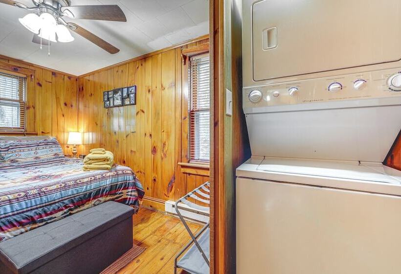 Pet Friendly Creekside Cabin W/ Pool Access!