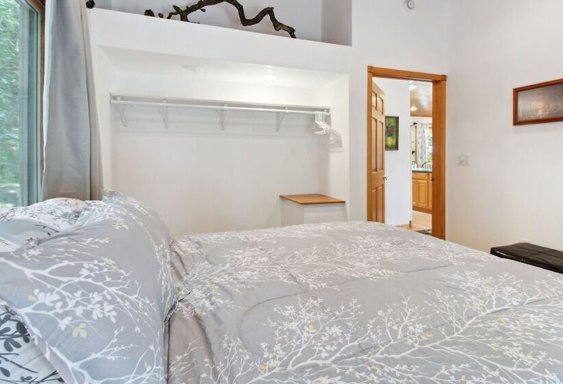 Serene Yellville Retreat W/ Hot Tub On 85 Acres