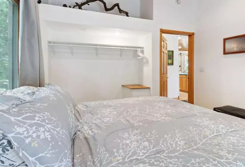 Serene Yellville Retreat W/ Hot Tub On 85 Acres