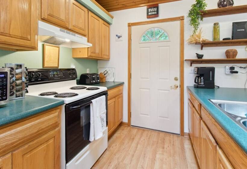 Serene Yellville Retreat W/ Hot Tub On 85 Acres