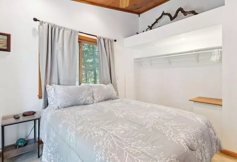 Serene Yellville Retreat W/ Hot Tub On 85 Acres