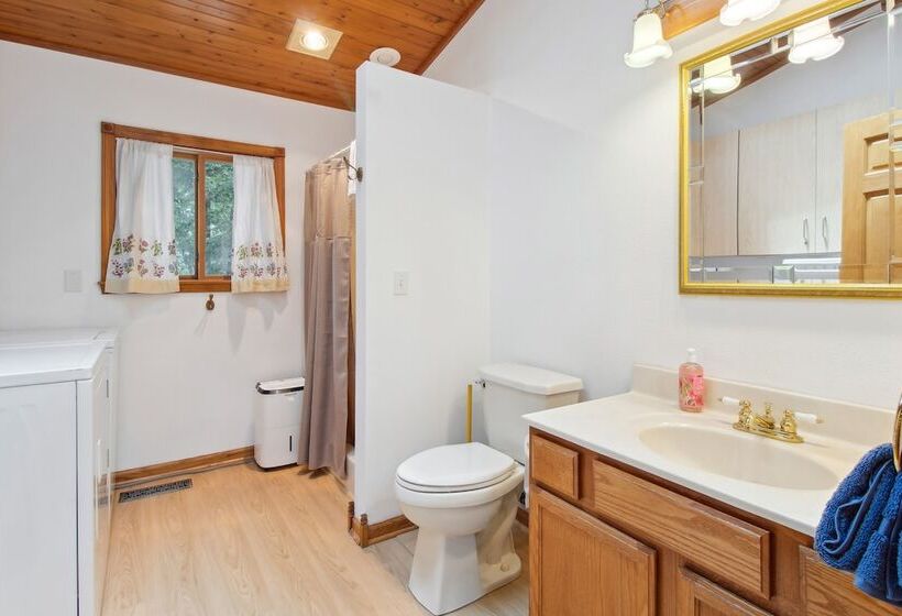 Serene Yellville Retreat W/ Hot Tub On 85 Acres